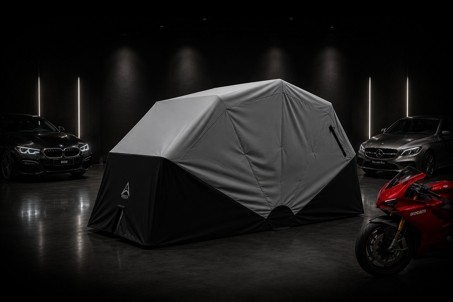 Cobertor retráctil Umbrella Shield en garaje premium con BMW, Mercedes y Ducati